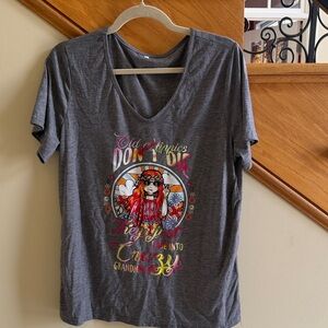 Gray Graphic V-Neck Tee with Colorful Hippie Grandma Print Size Large New